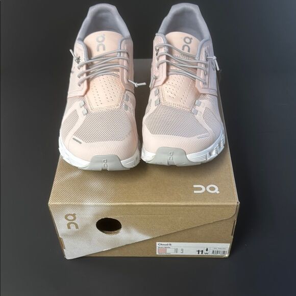 On Cloud Running Women's Pink Running Shoes - Picture 1 of 12